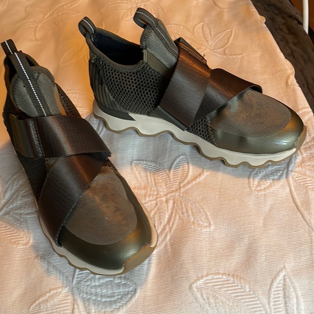 Sorel Camo size 7.5 Sneakers